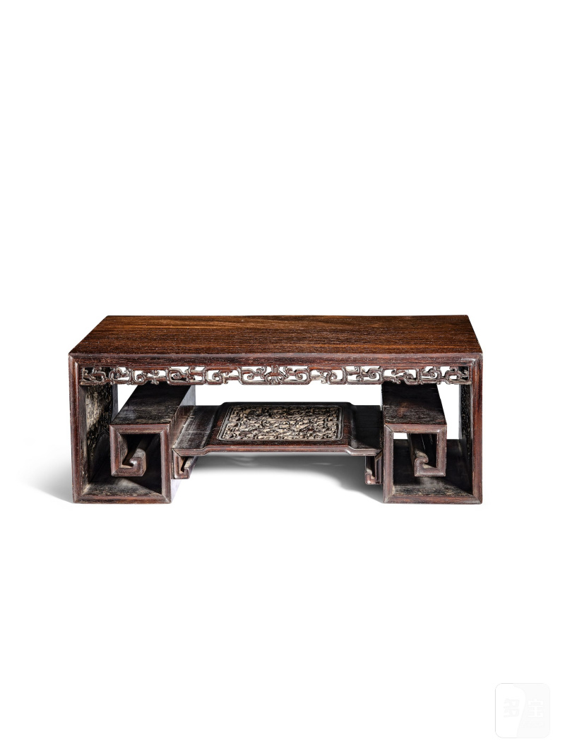 清十九世紀　紫檀書卷式座 | A CARVED ZITAN SCROLL-FORM STAND - 图1